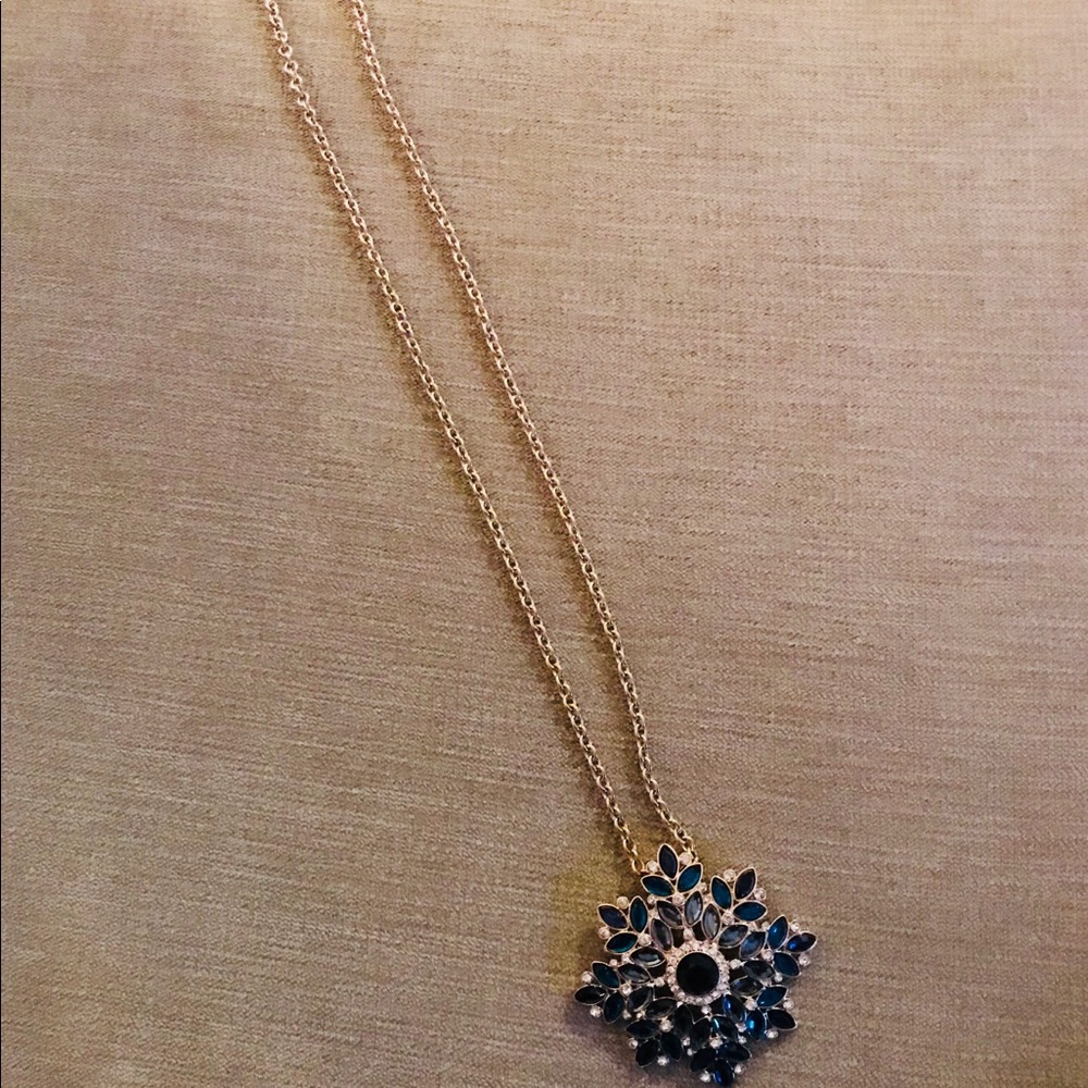 Banana republic long pendant necklace